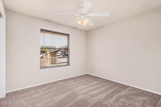 Building Photo - 5505 W Sunnyslope Ln