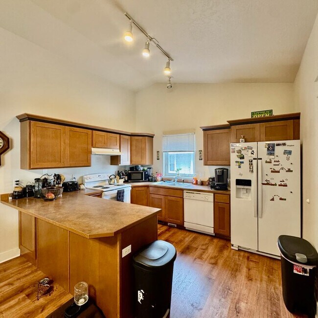 Building Photo - Cute 3 bed 2 bath unit for rent!