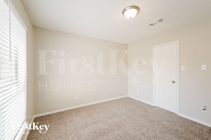 Building Photo - 28819 Raestone St