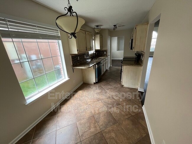 Building Photo - 6869 Century Oaks Dr
