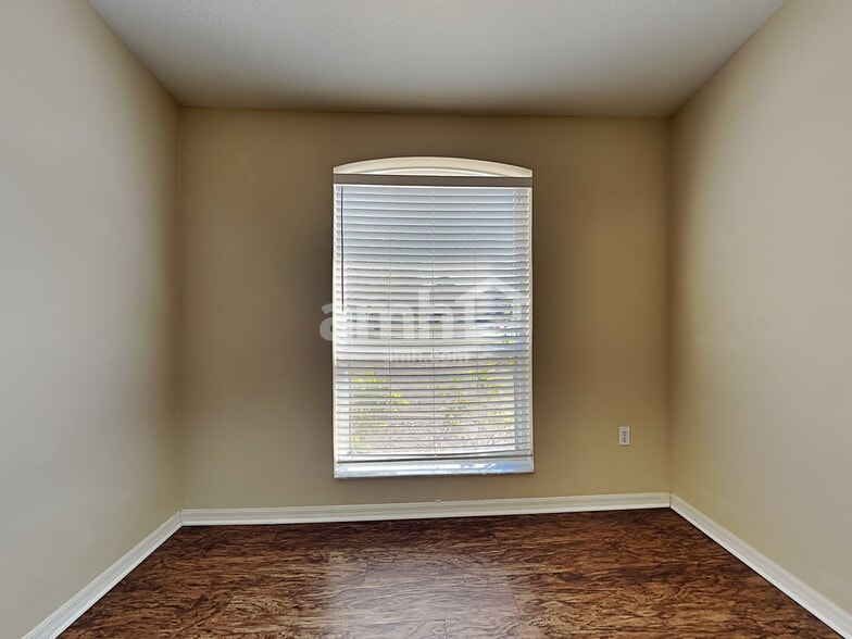 Building Photo - 10527 Juliano Dr