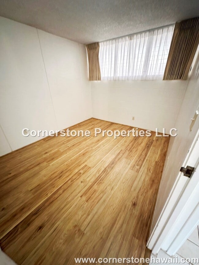 Building Photo - 95-2048-2048 Waikalani Dr