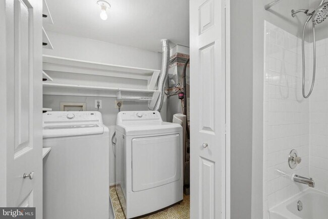 Building Photo - 7761 Inversham Dr