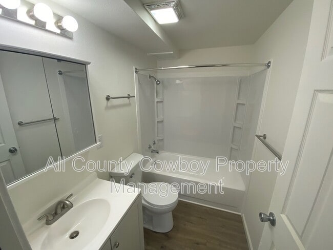 Building Photo - 705 Ferris Ct