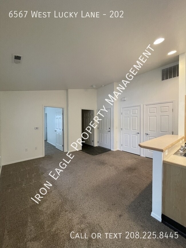 Building Photo - 6567 W Lucky Ln