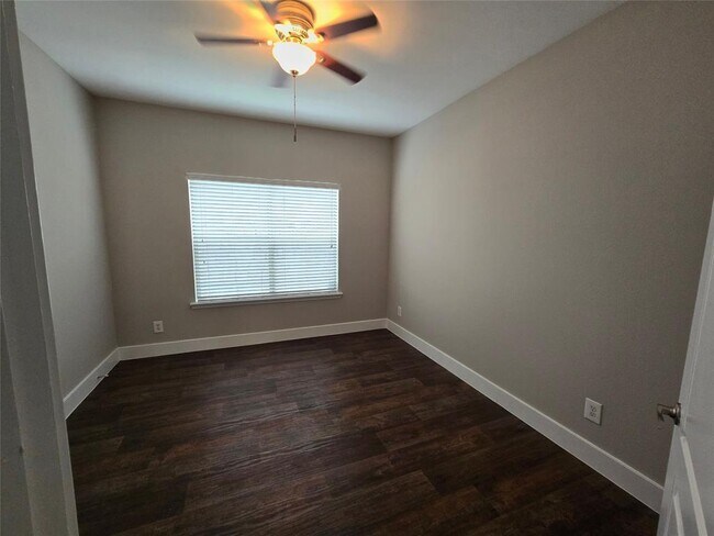 Building Photo - 6000 Shepherd Mountain Cove