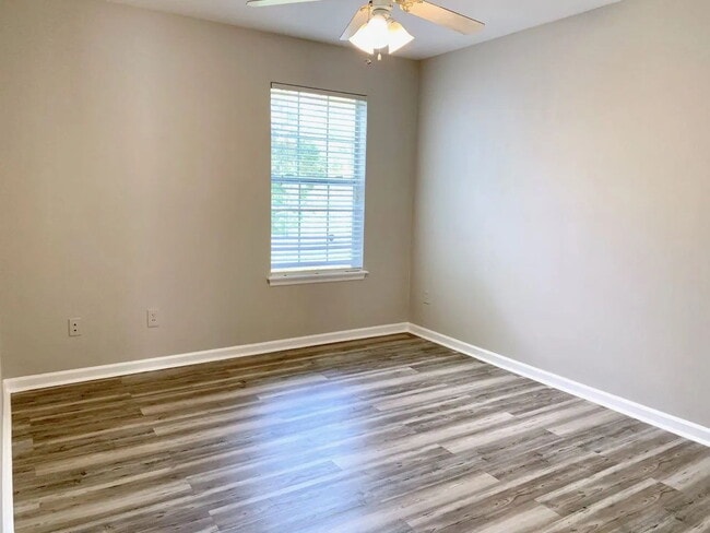 Building Photo - Affordable 4/3 Townhome in Timberwood