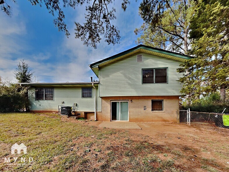 Building Photo - 170 Chesterfield Ct SW