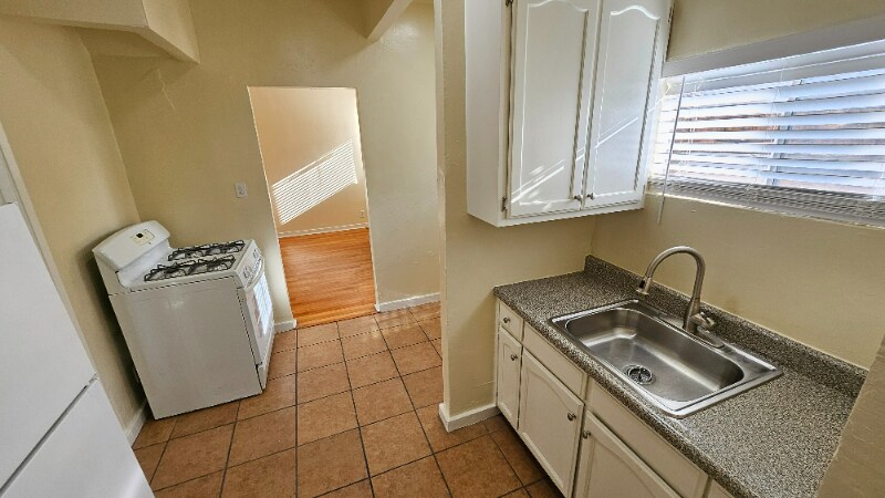 Building Photo - 340 Douglas St