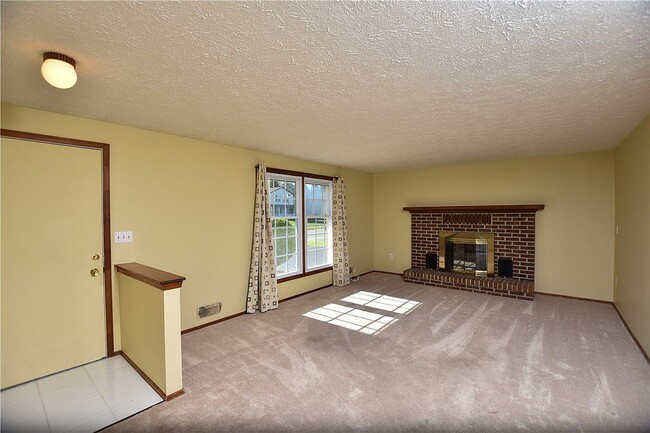 Building Photo - 106 Castle Grove Dr