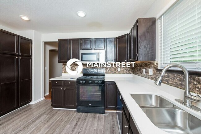 Building Photo - 4 Bedroom Pet-Friendly Home in Aurora, CO with Main Street Renewal