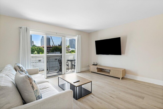 Building Photo - 550 Bayshore Dr