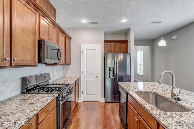 Building Photo - 132 Vista Lake Cir