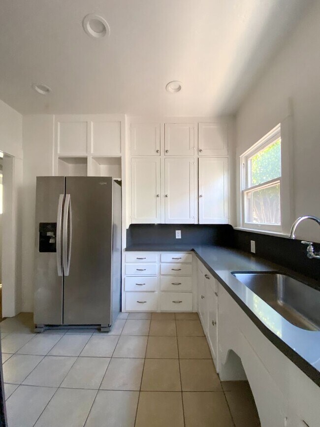 Interior Photo - 315 Cherry Ave