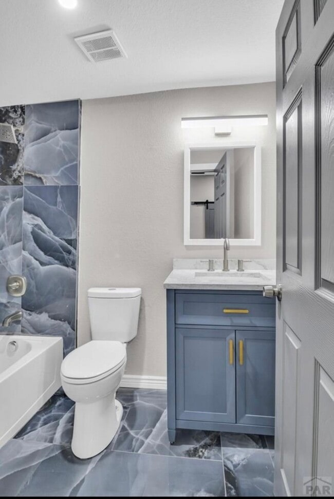 Building Photo - 421 E Beech St