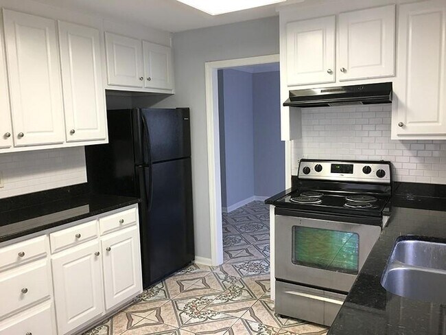 Building Photo - 2515 Freemans Walk Dr