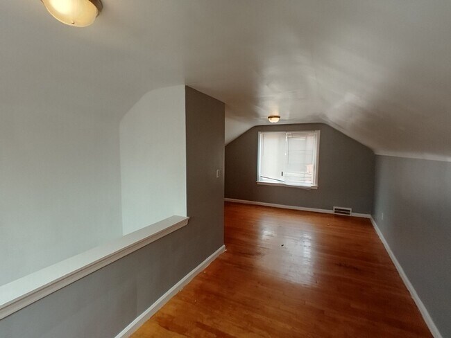 Building Photo - 15421 Stout St