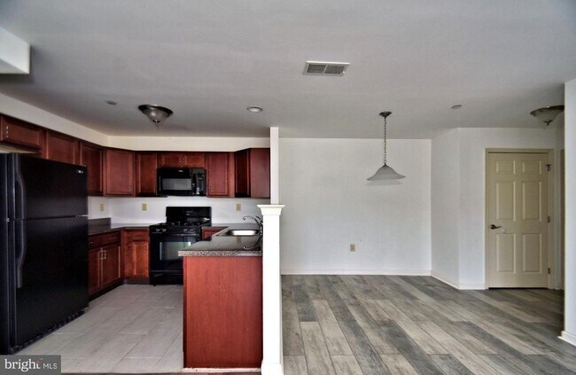 Building Photo - 3940 Ashland Dr