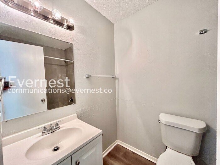Building Photo - 1505 Hanover Dr