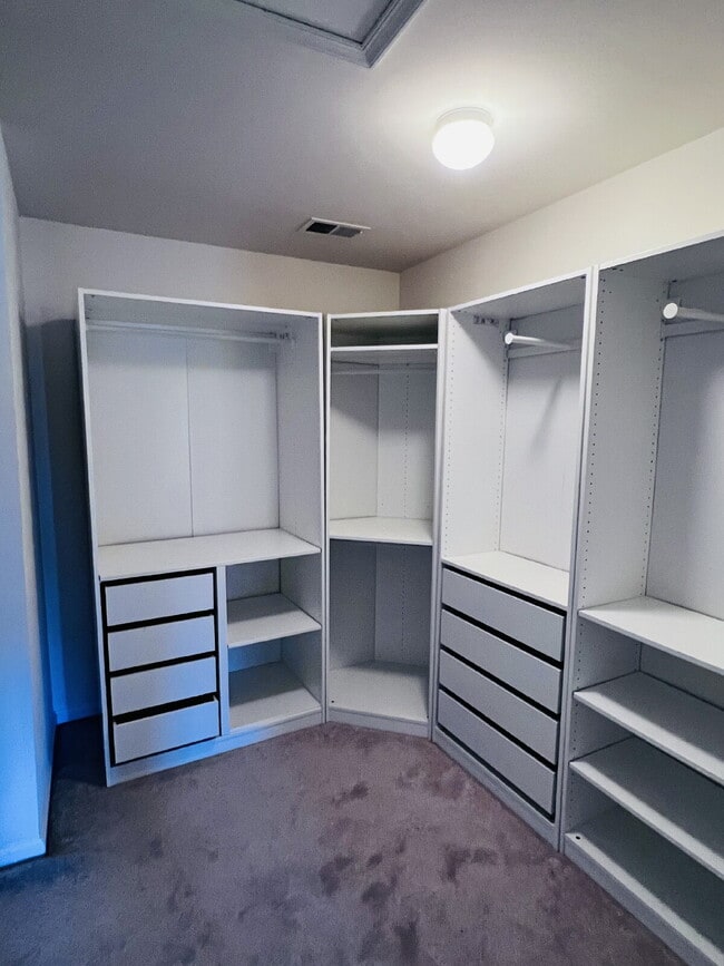 Building Photo - Move-in Special: HALF OFF off of the first month's rent! Stunning 4-5 Bedroom Home for Rent in En...