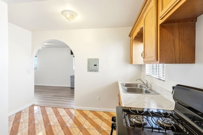 Building Photo - O'SULLIVAN