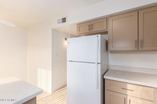 Building Photo - 1042 S Mariana St