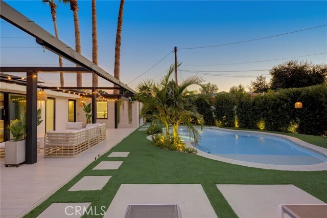 Building Photo - 8161 Encino Ave