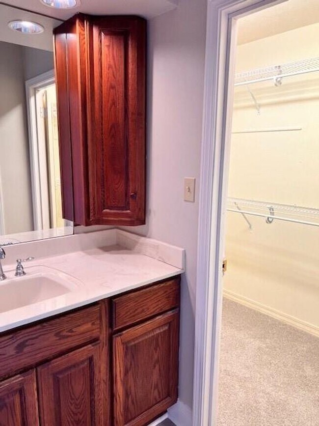 Building Photo - Move-in Ready 3 bed/ 2.5 bath home