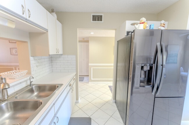 Building Photo - 4725 Lucerne Lakes Blvd E