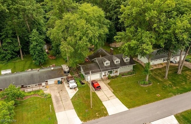 Building Photo - 34371 Puth Dr