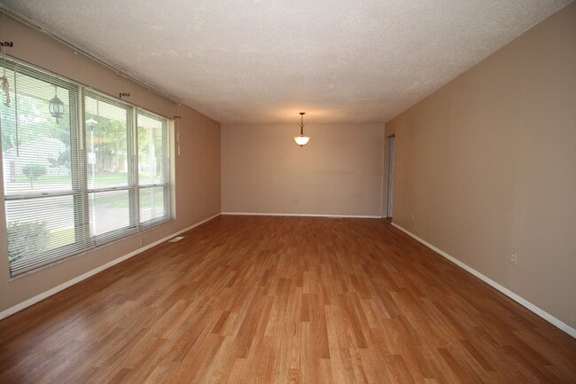 Building Photo - 12985 Verwood Dr