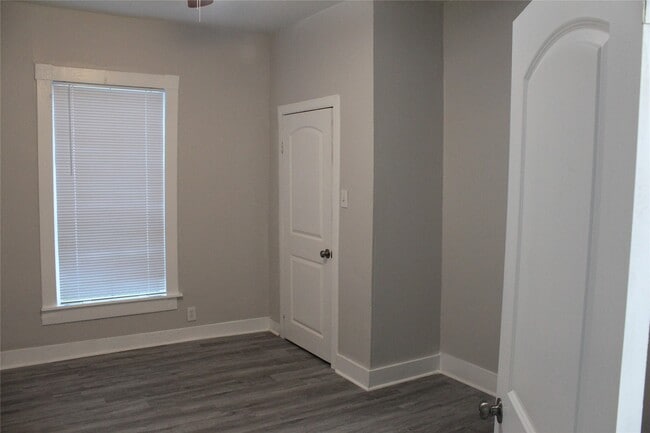 Building Photo - 4125 Avenue M