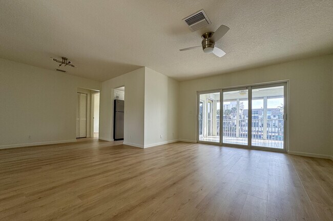 Building Photo - 1110 Bel Air Dr