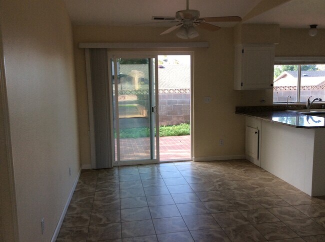 Building Photo - Charming 4 bedroom!