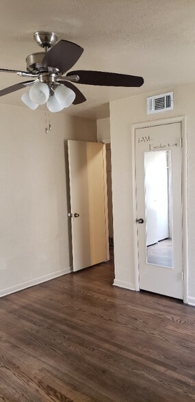 Building Photo - 1842 NE 48th St