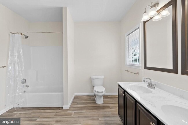 Building Photo - 100 Holiday Ct