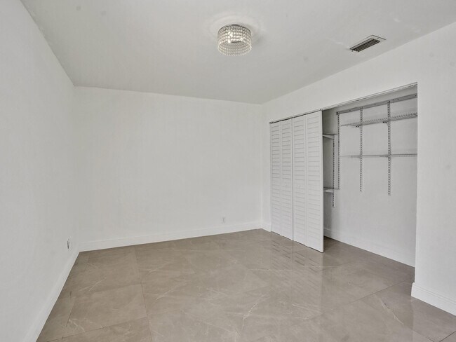 Building Photo - 1257 NW 91st Ave