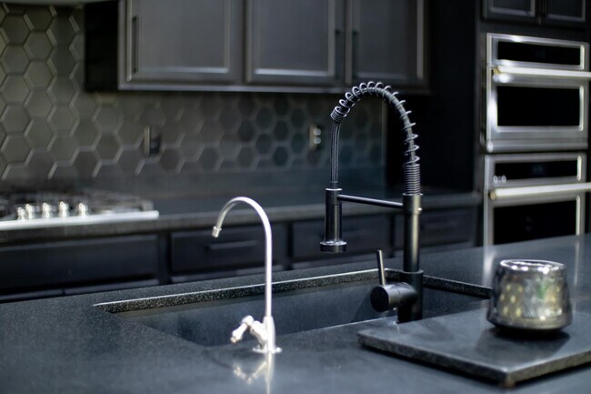 Building Photo - 14144 W Smoketree Dr