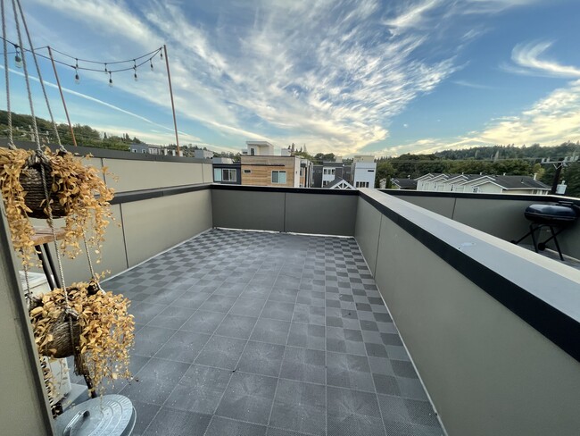 Building Photo - 2622C SW Nevada St