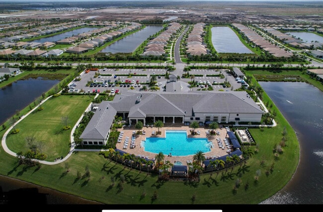 Building Photo - 11784 SW Hawthorne Hill Rd