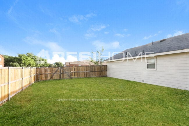 Building Photo - 9804 Crocker Dr