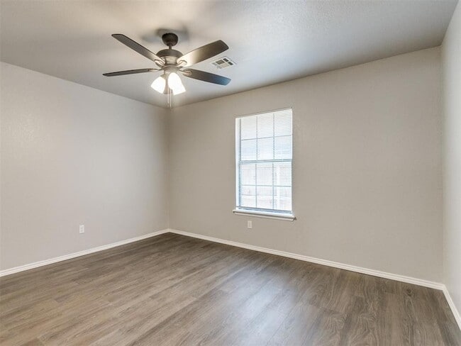 Building Photo - 13300 S Robinson Ave