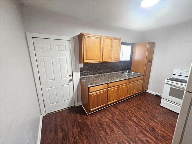 Building Photo - 219 N High St