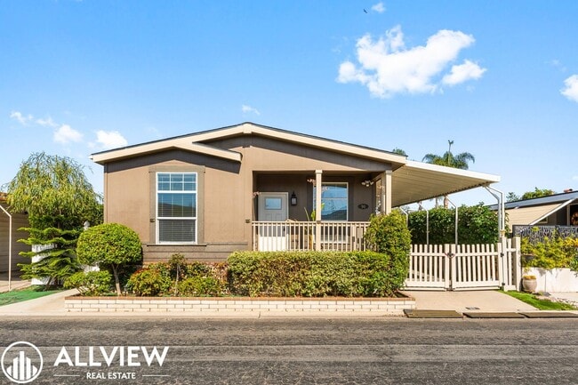 Primary Photo - Stylish and beautiful 3-Bed Home with Land...