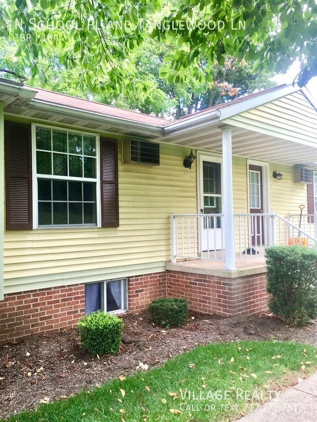 Building Photo - 303 N School Pl