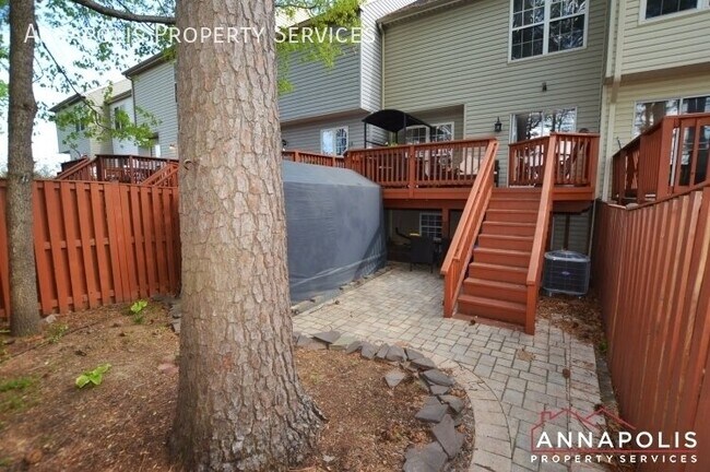 Building Photo - 656 Howards Loop