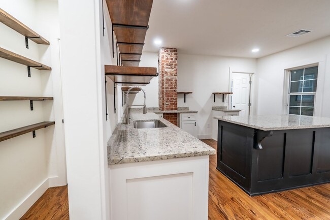 Building Photo - 345 S Zunis Ave
