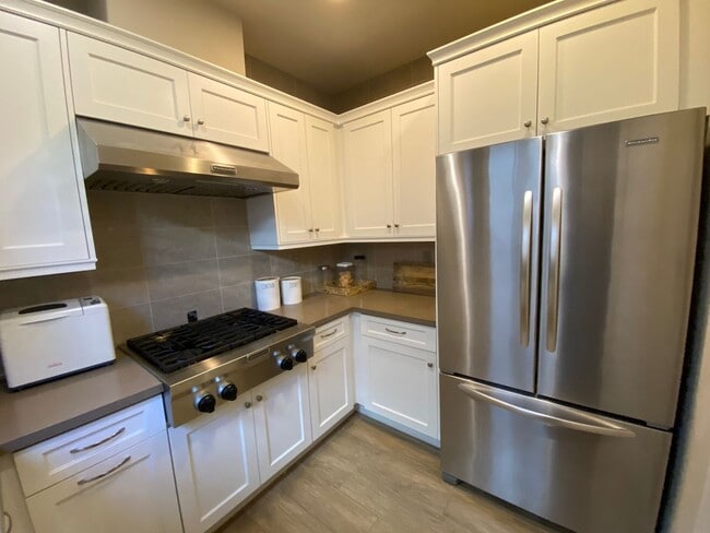 Building Photo - Exceptional Remodeled & Professionally Fur...