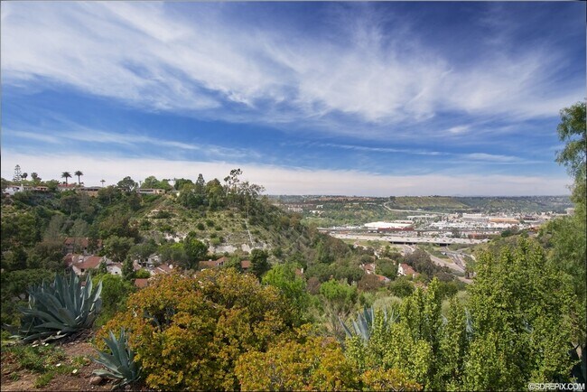Building Photo - Modern 2 bedroom 2 bath home in Kensington Heights!