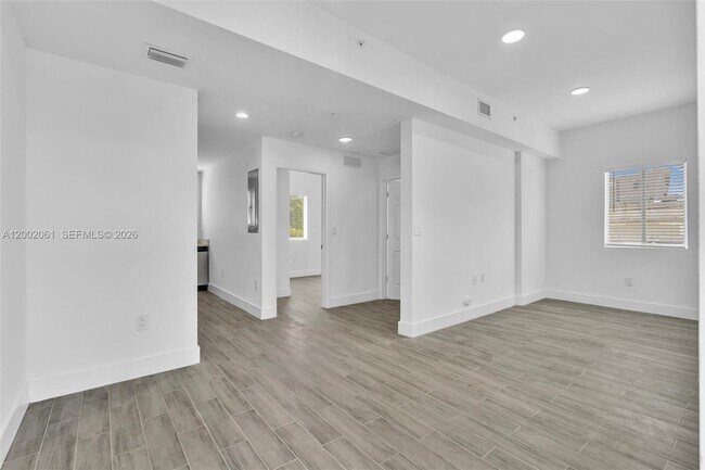 Building Photo - 584 NW 35th St